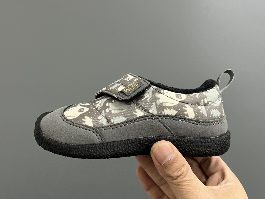 图片[4]-加绒KEEN低帮儿童魔术贴棉鞋 尺码：26-37码 户外大佬出棉鞋啦👏🏻 优质的皮料拼接，高级满满🈵️ 魔术贴设计，穿脱方便✌🏻 原装橡胶耐磨防滑大底，满足各种地形👍🏻 内里采用米粒绒，保暖又舒适☁️-选品中心