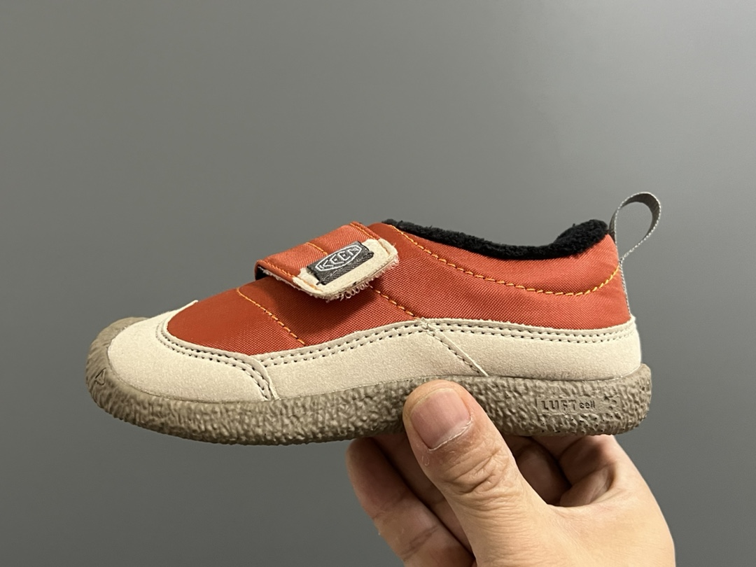 图片[4]-加绒KEEN低帮儿童魔术贴棉鞋 尺码：26-37码 户外大佬出棉鞋啦👏🏻 优质的皮料拼接，高级满满🈵️ 魔术贴设计，穿脱方便✌🏻 原装橡胶耐磨防滑大底，满足各种地形👍🏻 内里采用米粒绒，保暖又舒适☁️-选品中心