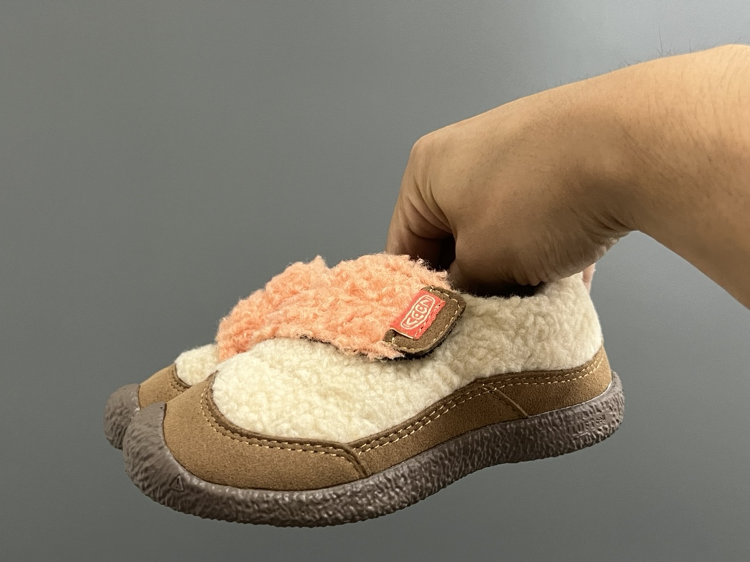 图片[2]-加绒KEE*低帮儿童魔术贴棉鞋 尺码：26-37码 户外大佬出棉鞋啦👏🏻 优质的皮料拼接，高级满满🈵️ 魔术贴设计，穿脱方便✌🏻 原装橡胶耐磨防滑大底，满足各种地形👍🏻 内里采用米粒绒，保暖又舒适☁️-选品中心