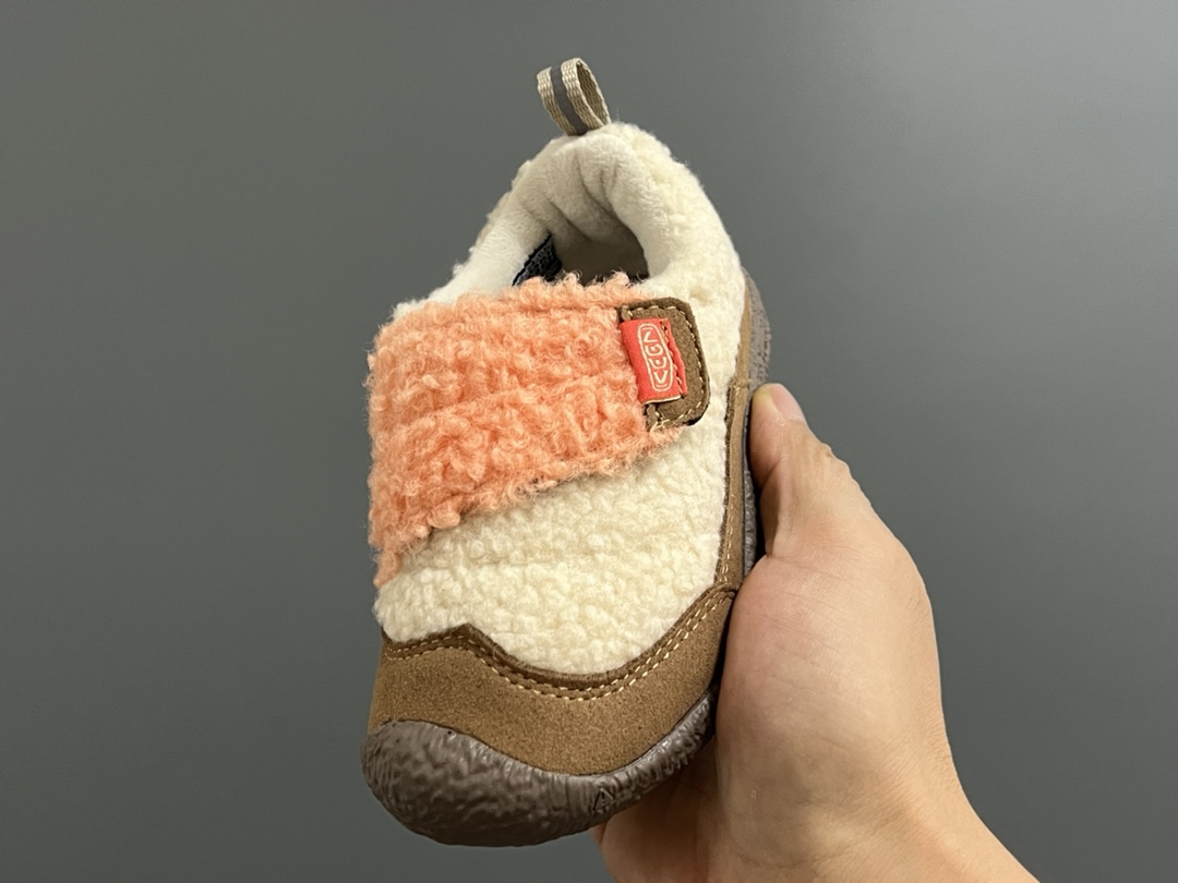 图片[3]-加绒KEE*低帮儿童魔术贴棉鞋 尺码：26-37码 户外大佬出棉鞋啦👏🏻 优质的皮料拼接，高级满满🈵️ 魔术贴设计，穿脱方便✌🏻 原装橡胶耐磨防滑大底，满足各种地形👍🏻 内里采用米粒绒，保暖又舒适☁️-选品中心