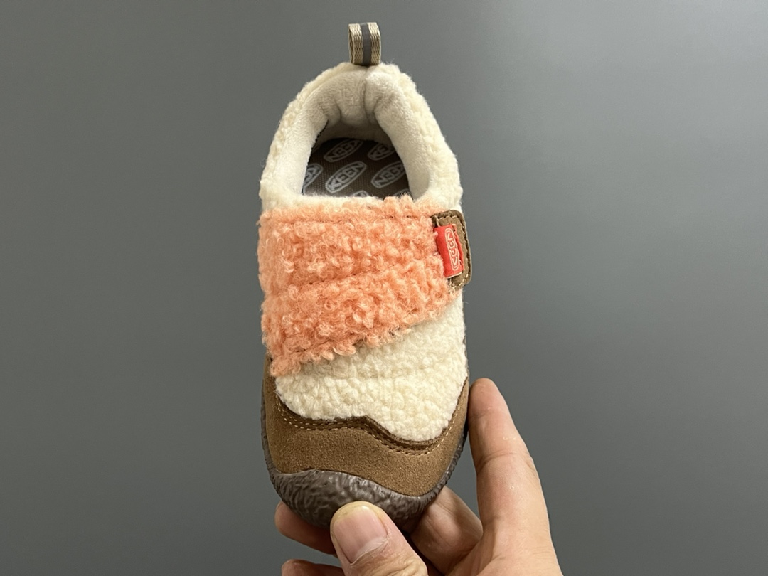 图片[8]-加绒KEE*低帮儿童魔术贴棉鞋 尺码：26-37码 户外大佬出棉鞋啦👏🏻 优质的皮料拼接，高级满满🈵️ 魔术贴设计，穿脱方便✌🏻 原装橡胶耐磨防滑大底，满足各种地形👍🏻 内里采用米粒绒，保暖又舒适☁️-选品中心