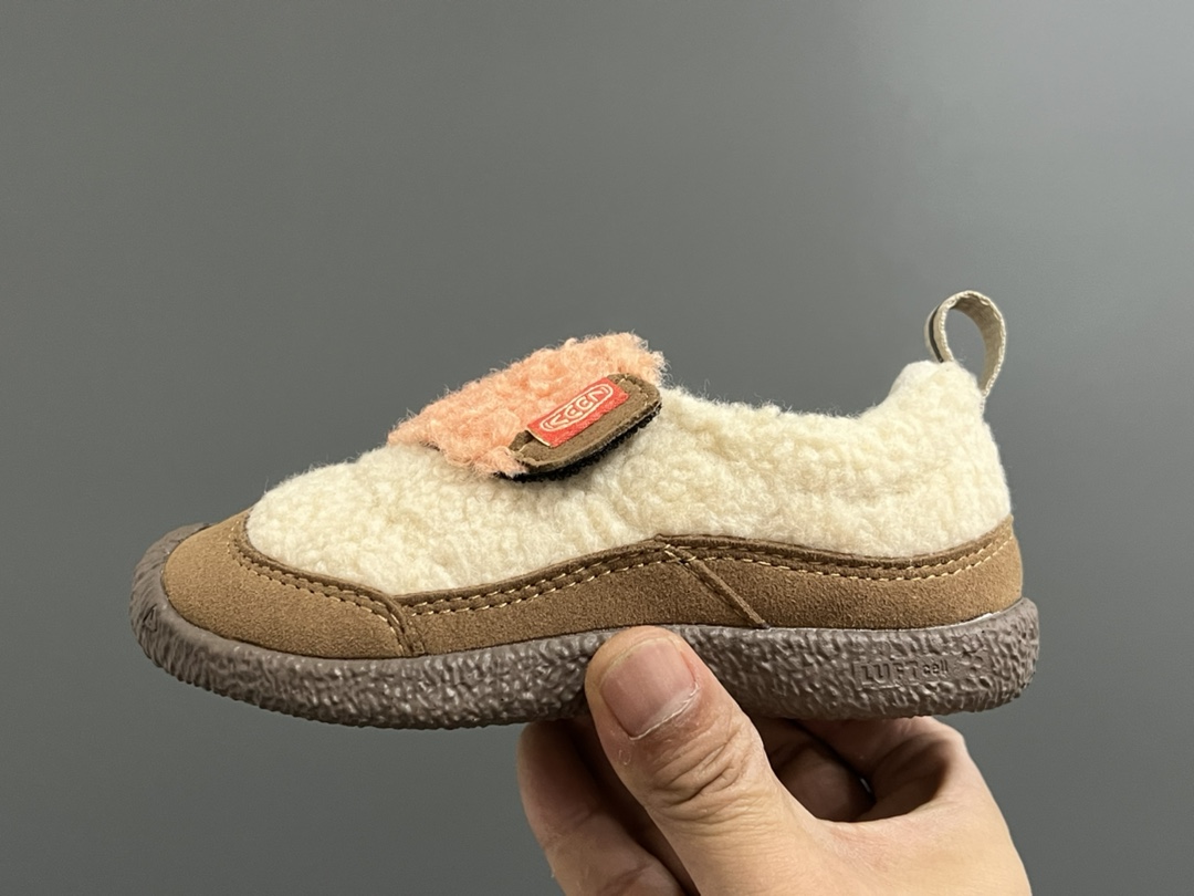 图片[4]-加绒KEE*低帮儿童魔术贴棉鞋 尺码：26-37码 户外大佬出棉鞋啦👏🏻 优质的皮料拼接，高级满满🈵️ 魔术贴设计，穿脱方便✌🏻 原装橡胶耐磨防滑大底，满足各种地形👍🏻 内里采用米粒绒，保暖又舒适☁️-选品中心