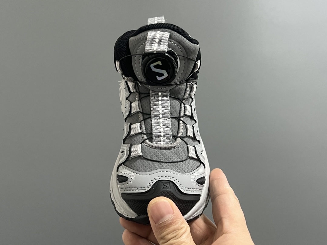 图片[8]-价格下调⬇️ 萨洛蒙X系列中帮锁扣儿童休闲鞋 尺码：26-37码 经典萨洛蒙X系列🆕 精致锁扣，方便调节✌🏻 中帮款式设计，保暖又保护稚嫩脚踝🦶 耐磨防滑大底，脚感超赞👍🏻-选品中心