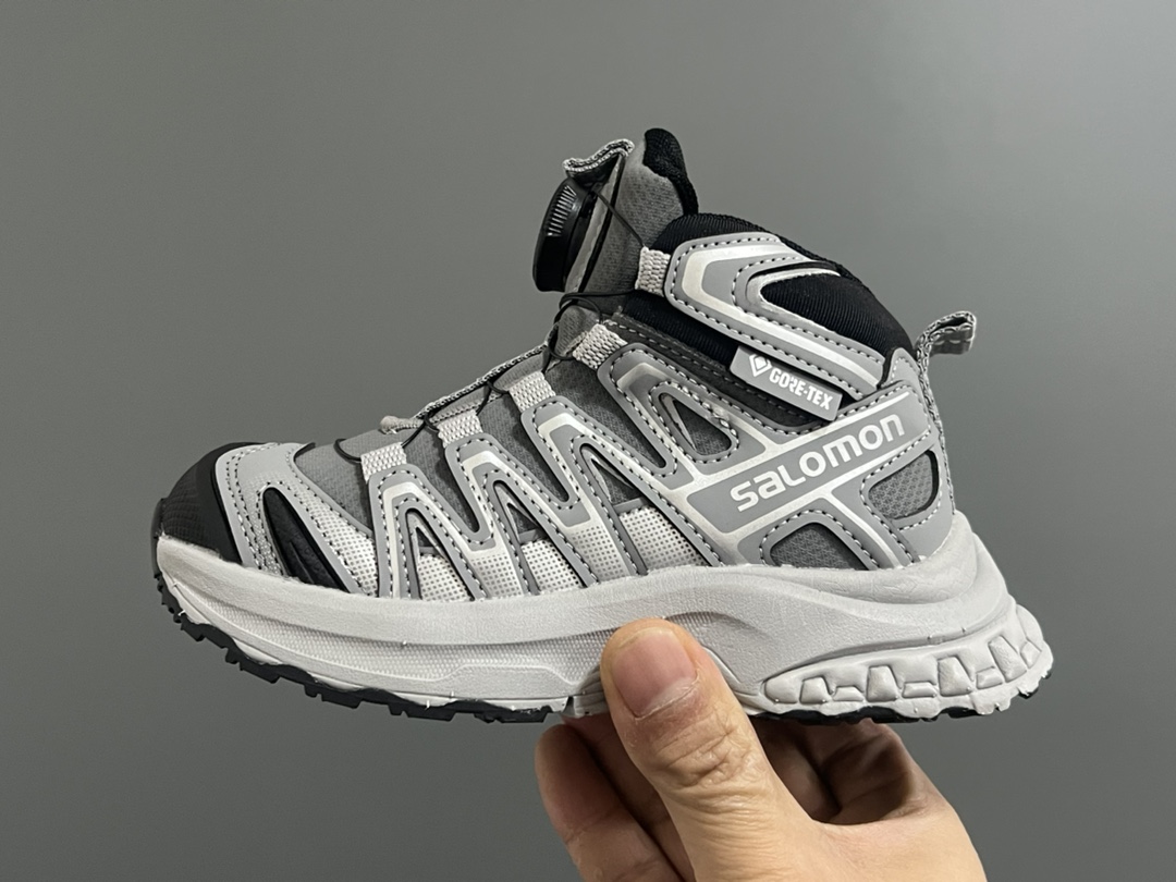 图片[4]-价格下调⬇️ 萨洛蒙X系列中帮锁扣儿童休闲鞋 尺码：26-37码 经典萨洛蒙X系列🆕 精致锁扣，方便调节✌🏻 中帮款式设计，保暖又保护稚嫩脚踝🦶 耐磨防滑大底，脚感超赞👍🏻-选品中心