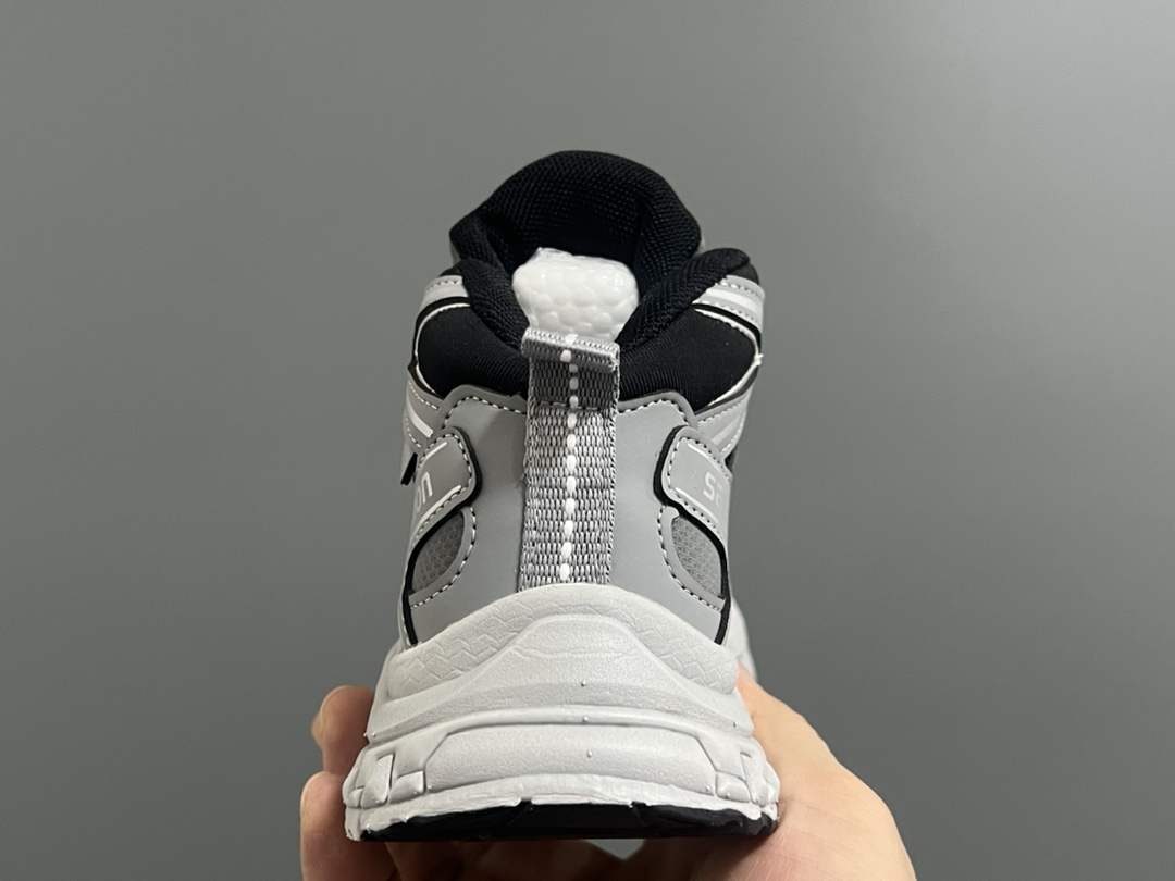 图片[7]-价格下调⬇️ 萨洛蒙X系列中帮锁扣儿童休闲鞋 尺码：26-37码 经典萨洛蒙X系列🆕 精致锁扣，方便调节✌🏻 中帮款式设计，保暖又保护稚嫩脚踝🦶 耐磨防滑大底，脚感超赞👍🏻-选品中心