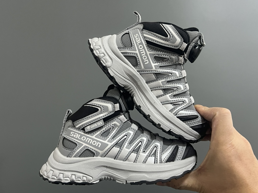 图片[9]-价格下调⬇️ 萨洛蒙X系列中帮锁扣儿童休闲鞋 尺码：26-37码 经典萨洛蒙X系列🆕 精致锁扣，方便调节✌🏻 中帮款式设计，保暖又保护稚嫩脚踝🦶 耐磨防滑大底，脚感超赞👍🏻-选品中心