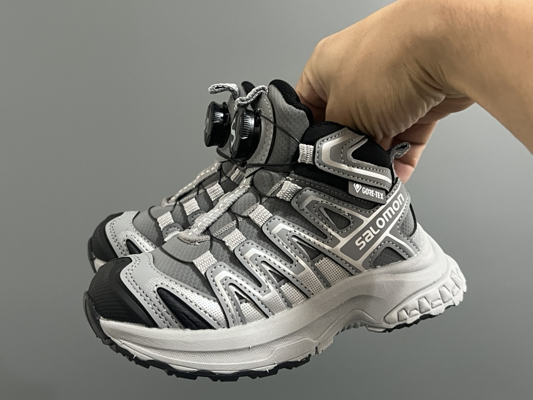 图片[2]-价格下调⬇️ 萨洛蒙X系列中帮锁扣儿童休闲鞋 尺码：26-37码 经典萨洛蒙X系列🆕 精致锁扣，方便调节✌🏻 中帮款式设计，保暖又保护稚嫩脚踝🦶 耐磨防滑大底，脚感超赞👍🏻-选品中心