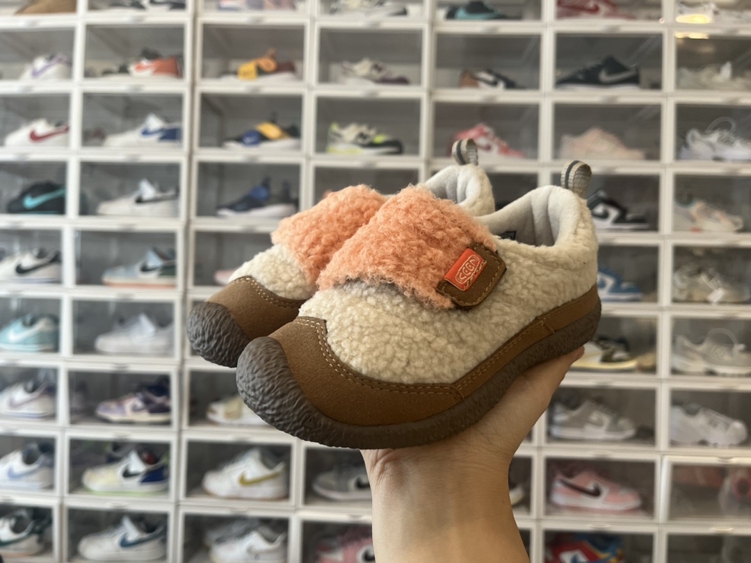 High-Quality Children’s Magic Shoes in 26-37 Yards: Durable, Stylish, and Comfortable! - 图片 2