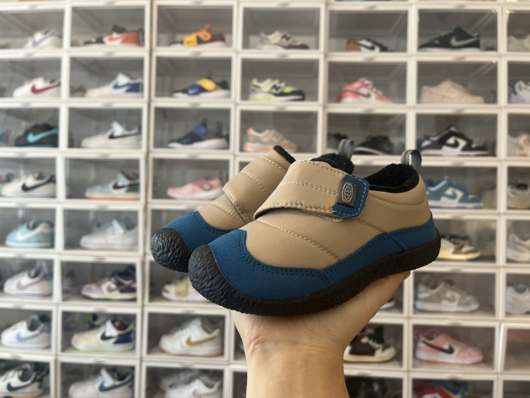 High-Quality Children’s Magic Shoes in 26-37 Yards: Durable, Stylish, and Comfortable!