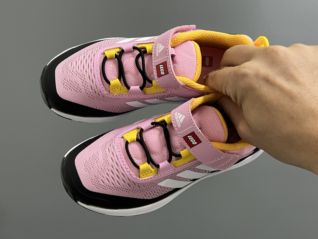 A家乐高联名户外轻便魔术贴儿童运动鞋 尺码：26-37码 柜子同步新款🆕 超赞的乐高联名系✔️ 高密度针织鞋面，质感超软超舒服☁️ 抓地力超强的橡胶大底，脚感不言而喻✌🏻-选品中心