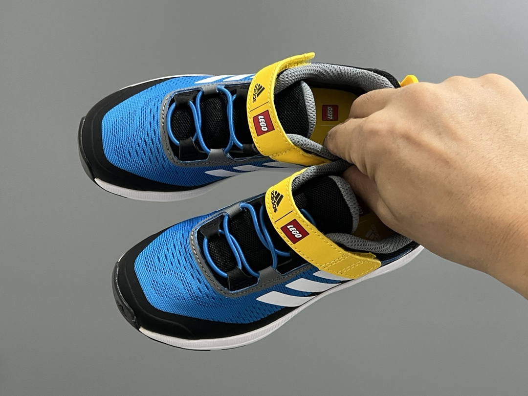 A家乐高联名户外轻便魔术贴儿童运动鞋 尺码：26-37码 柜子同步新款🆕 超赞的乐高联名系✔️ 高密度针织鞋面，质感超软超舒服☁️ 抓地力超强的橡胶大底，脚感不言而喻✌🏻-选品中心