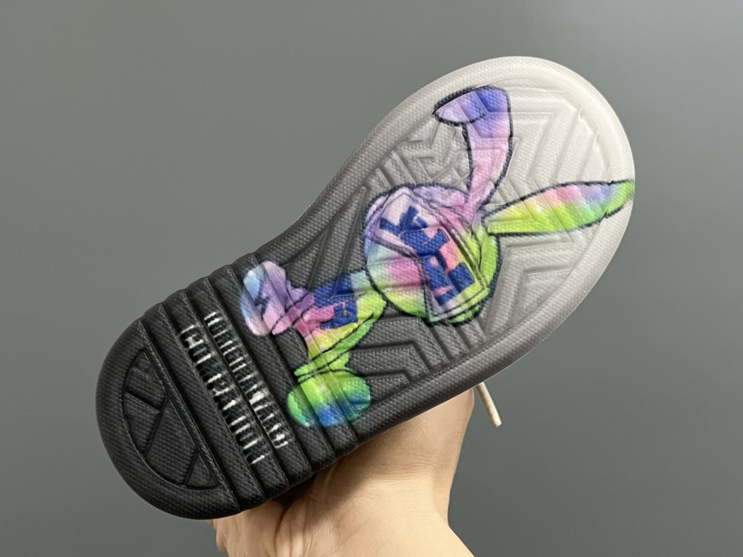 图片[5]-特加绒乔一新款亮灯熊猫儿童中帮魔术贴运动鞋 尺码：26-37码 爱惨了加绒系列☁️ 乔一款式设计，百搭又时髦🆒 鞋舌可亮灯，真的超好看😍 魔术贴设计，穿脱超级方便✌🏻 独家首发，推荐get✔️-选品中心