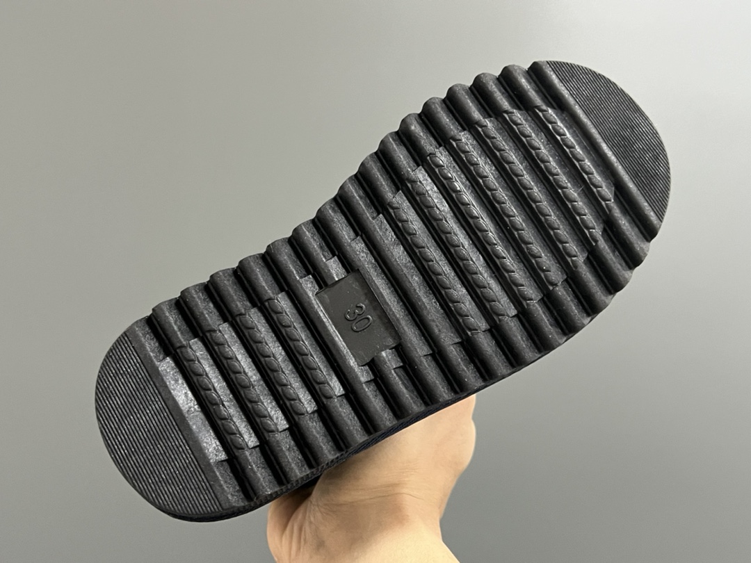 图片[5]-UGG古驰LV联名中帮儿童雪地靴 尺码：25-37 经典老花配色🆕 内里加绒加厚，保暖又舒适❄️ 耐磨防滑大底，脚感超赞👍🏻 中帮款式，防风保暖☁️-选品中心