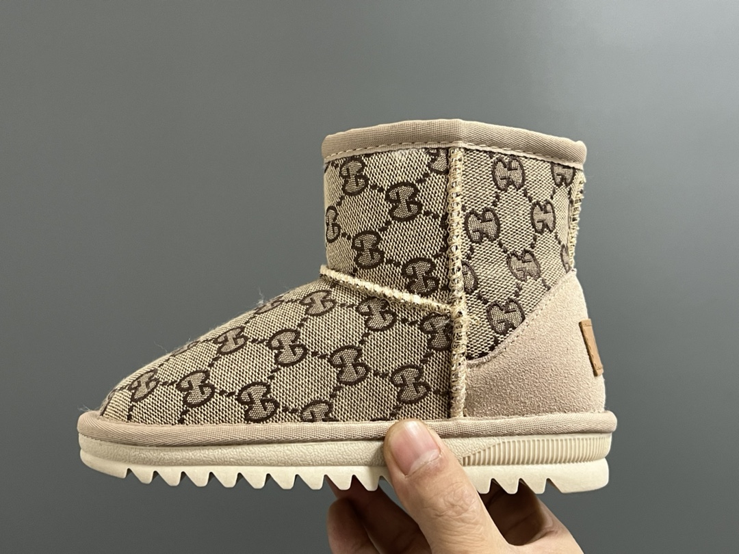 图片[4]-UGG古驰LV联名中帮儿童雪地靴 尺码：25-37 经典老花配色🆕 内里加绒加厚，保暖又舒适❄️ 耐磨防滑大底，脚感超赞👍🏻 中帮款式，防风保暖☁️-选品中心