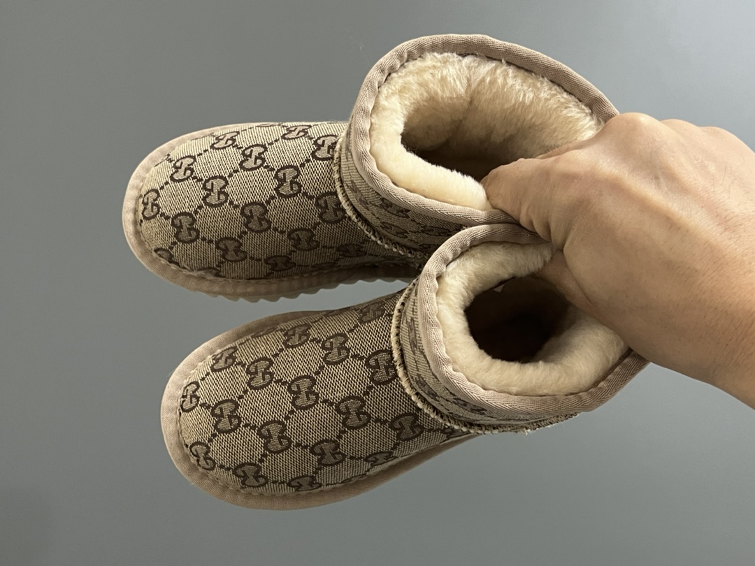 UGG古驰LV联名中帮儿童雪地靴 尺码：25-37 经典老花配色🆕 内里加绒加厚，保暖又舒适❄️ 耐磨防滑大底，脚感超赞👍🏻 中帮款式，防风保暖☁️-选品中心