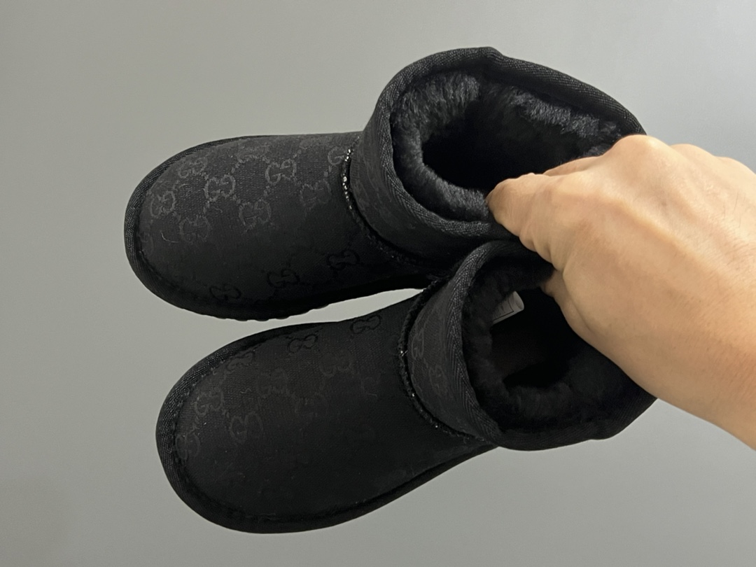 UGG古驰LV联名中帮儿童雪地靴 尺码：25-37 经典老花配色🆕 内里加绒加厚，保暖又舒适❄️ 耐磨防滑大底，脚感超赞👍🏻 中帮款式，防风保暖☁️-选品中心