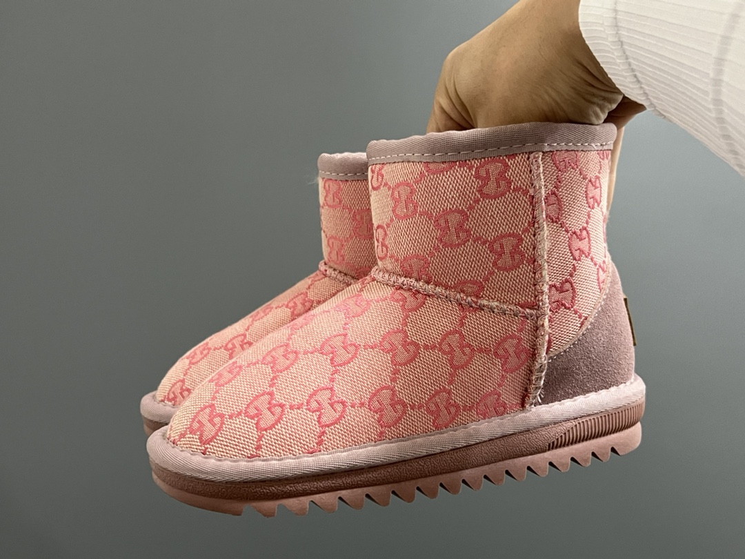 图片[2]-UGG古驰LV联名中帮儿童雪地靴 尺码：25-37 经典老花配色🆕 内里加绒加厚，保暖又舒适❄️ 耐磨防滑大底，脚感超赞👍🏻 中帮款式，防风保暖☁️-选品中心