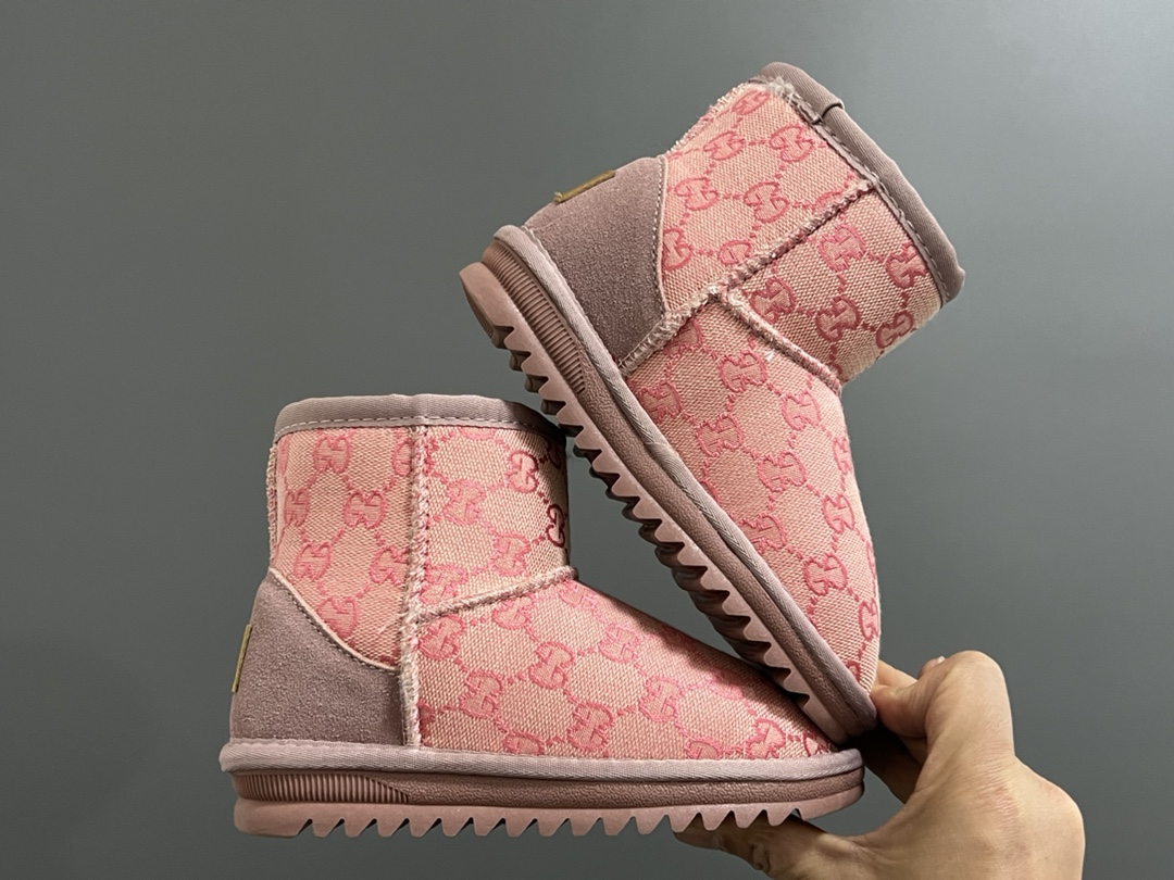 图片[9]-UGG古驰LV联名中帮儿童雪地靴 尺码：25-37 经典老花配色🆕 内里加绒加厚，保暖又舒适❄️ 耐磨防滑大底，脚感超赞👍🏻 中帮款式，防风保暖☁️-选品中心