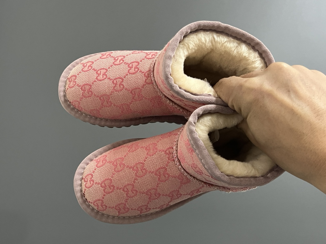 UGG古驰LV联名中帮儿童雪地靴 尺码：25-37 经典老花配色🆕 内里加绒加厚，保暖又舒适❄️ 耐磨防滑大底，脚感超赞👍🏻 中帮款式，防风保暖☁️-选品中心