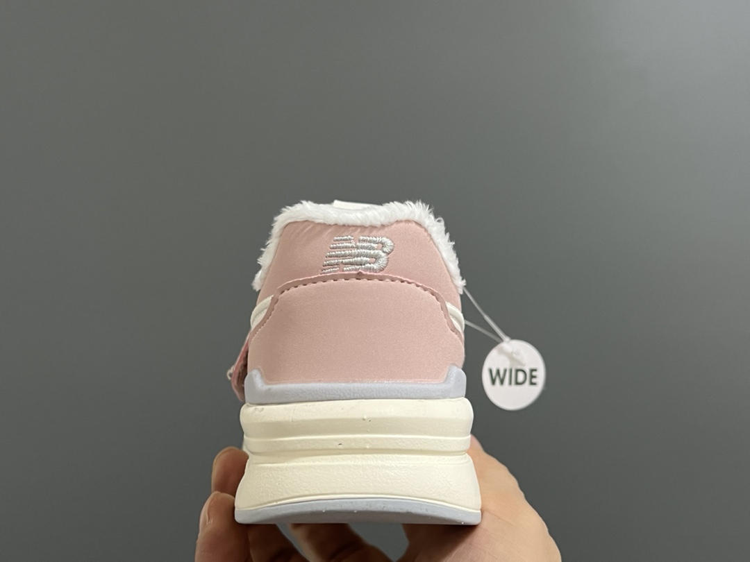 图片[7]-加绒款 NB秋冬新款997魔术贴儿童运动鞋 尺码：26-37码 细绒款超级贴心💓 开了挂的NB系列🔥 经典复古997新款，时尚大方设计🆒 优质鞋面，高级感满满💯 橡胶组合大底，耐磨防滑👍🏻 魔术贴设计，锻炼手指精细动作✌🏻-选品中心