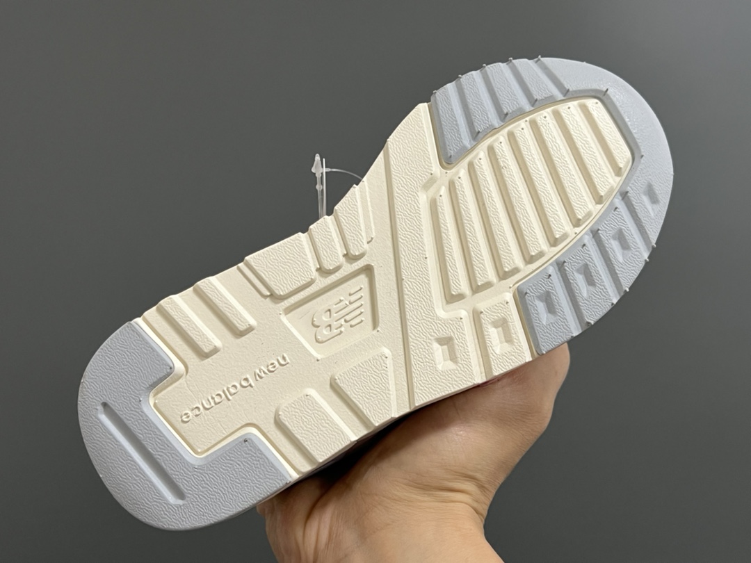 图片[5]-加绒款 NB秋冬新款997魔术贴儿童运动鞋 尺码：26-37码 细绒款超级贴心💓 开了挂的NB系列🔥 经典复古997新款，时尚大方设计🆒 优质鞋面，高级感满满💯 橡胶组合大底，耐磨防滑👍🏻 魔术贴设计，锻炼手指精细动作✌🏻-选品中心