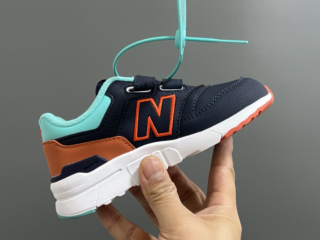 图片[6]-加绒款 NB秋冬新款997魔术贴儿童运动鞋 尺码：26-37码 细绒款超级贴心💓 开了挂的NB系列🔥 经典复古997新款，时尚大方设计🆒 优质鞋面，高级感满满💯 橡胶组合大底，耐磨防滑👍🏻 魔术贴设计，锻炼手指精细动作✌🏻-选品中心