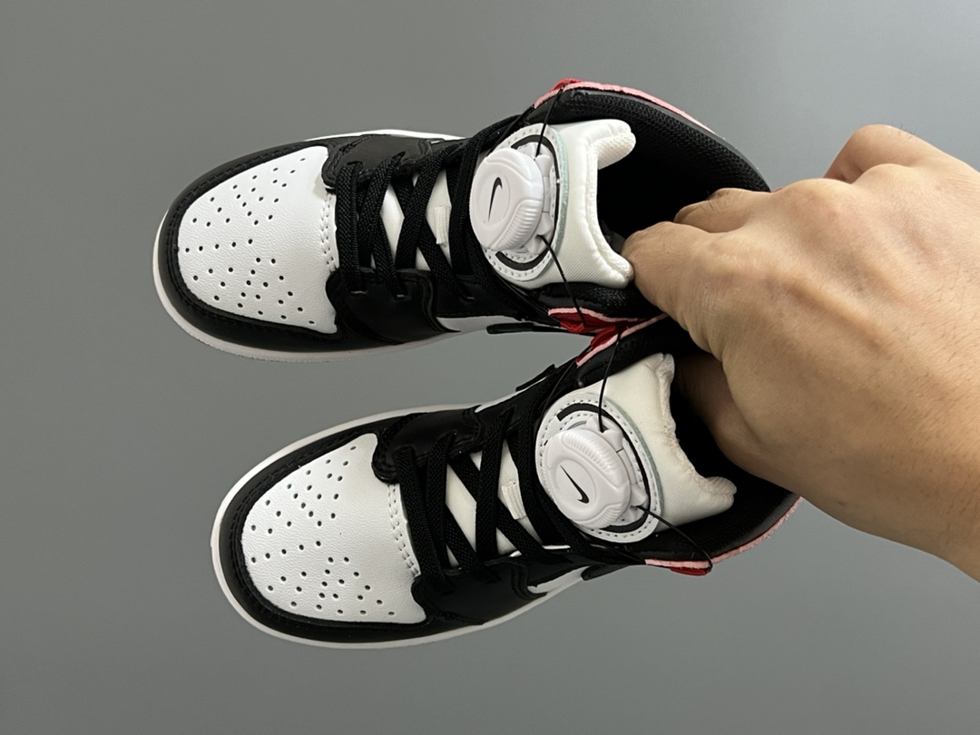 乔一中帮锁扣专柜版儿童运动休闲鞋 尺码：24-37码 新工厂新工艺🆕 经典乔一款式❤️ 精致锁扣设计，穿脱超级方便✌🏻 耐磨防滑大底，脚感超赞👍🏻-选品中心