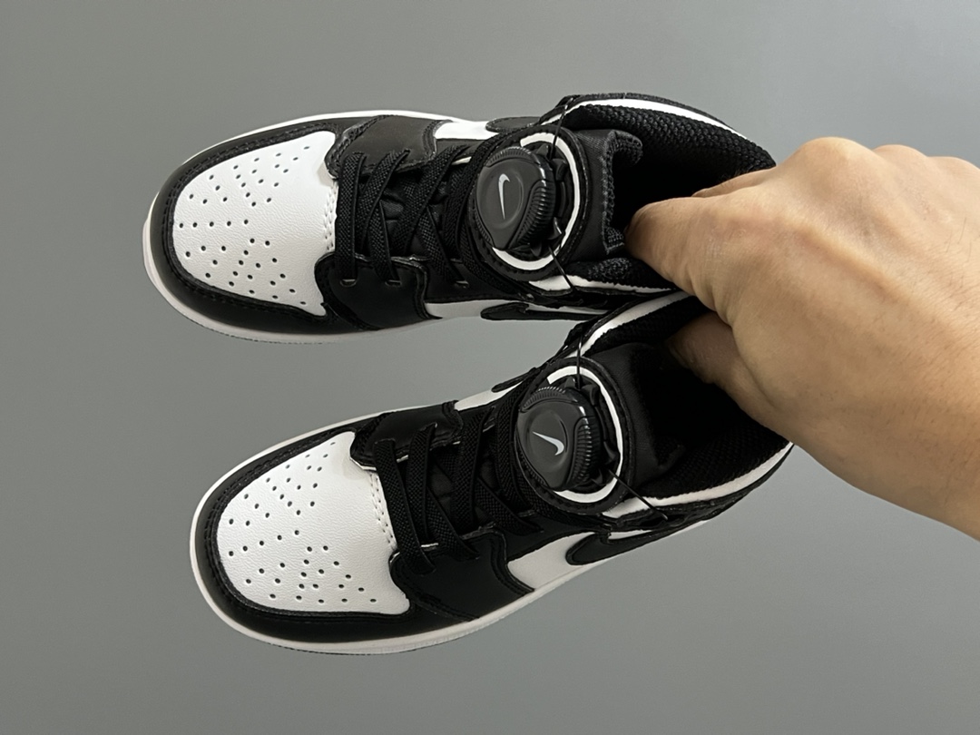 乔一中帮锁扣专柜版儿童运动休闲鞋 尺码：24-37码 新工厂新工艺🆕 经典乔一款式❤️ 精致锁扣设计，穿脱超级方便✌🏻 耐磨防滑大底，脚感超赞👍🏻-选品中心