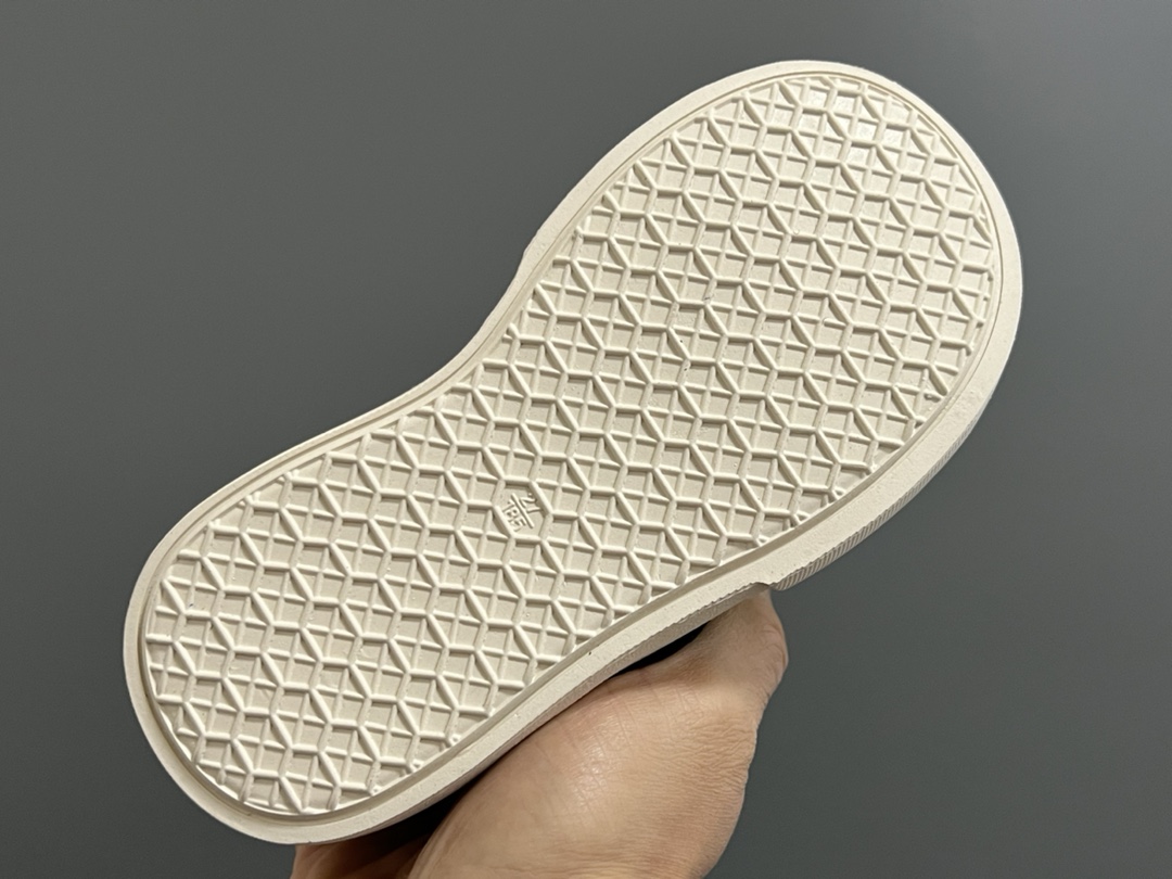 图片[5]-特潮牌新款猫爪印开口笑魔术贴板鞋 尺码：26-37码 可爱的猫爪印🐾贴片 开口笑款式，保护稚嫩脚丫🦶 魔术贴设计，穿脱超方便✌🏻 简约百搭款❤️-选品中心