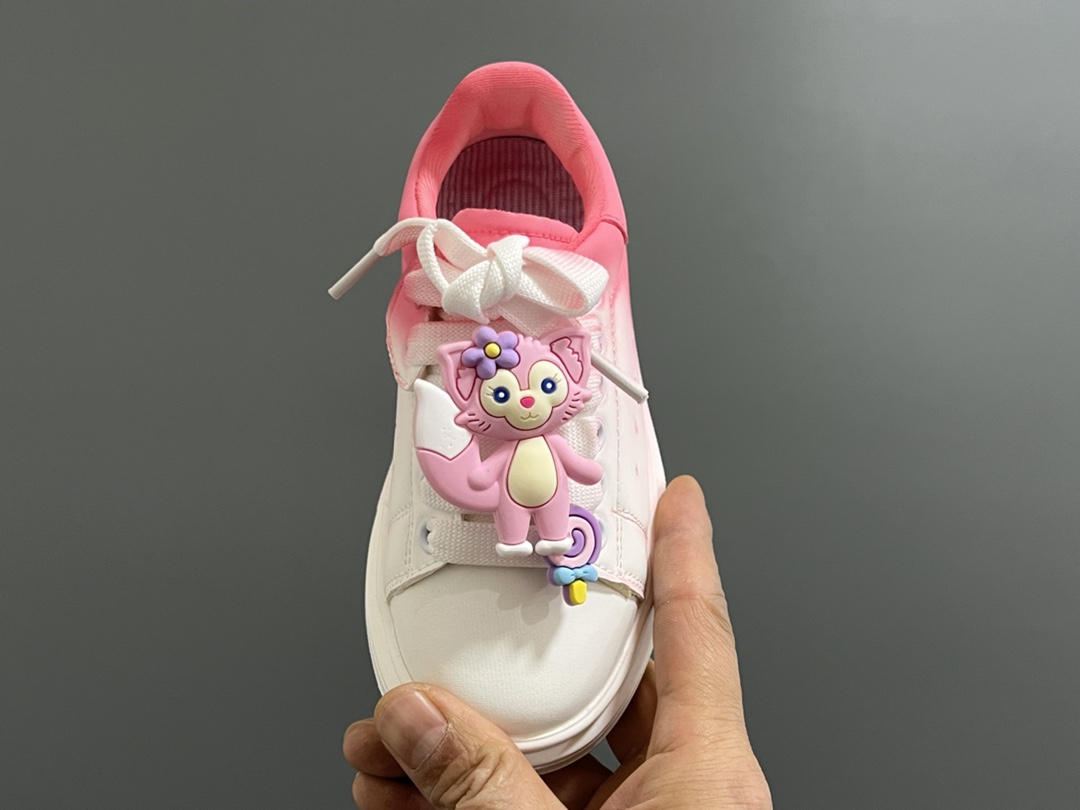 图片[8]-麦昆新款卡通魔术贴儿童板鞋 尺码：26-37码 精致可爱的小熊🐻挂件 经典麦昆款式❤️ 魔术贴设计，穿脱超级方便✌🏻 橡胶耐磨防滑大底✔️-选品中心