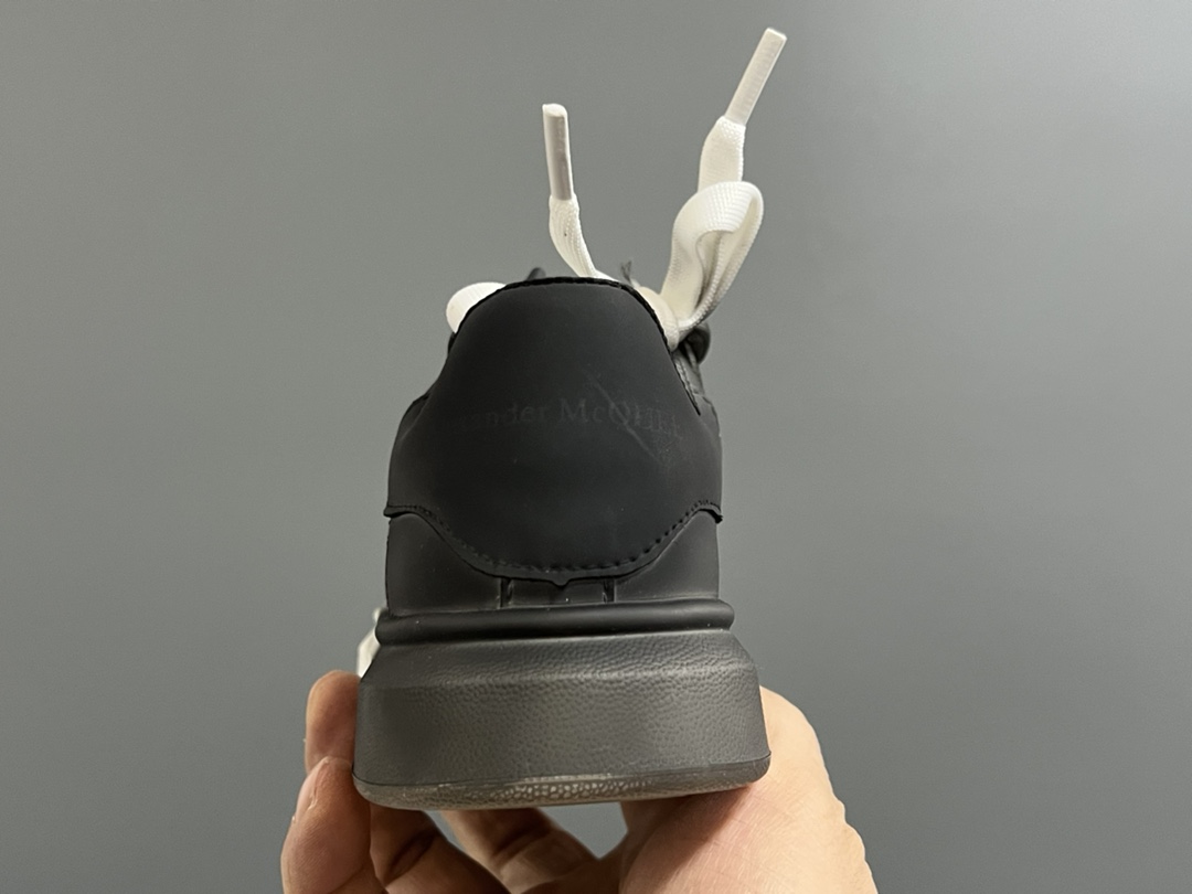 图片[7]-麦昆新款卡通魔术贴儿童板鞋 尺码：26-37码 精致可爱的小熊🐻挂件 经典麦昆款式❤️ 魔术贴设计，穿脱超级方便✌🏻 橡胶耐磨防滑大底✔️-选品中心