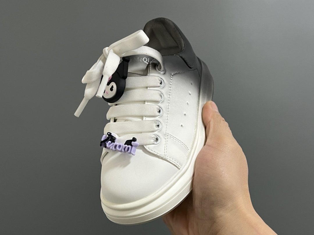 图片[3]-麦昆新款卡通魔术贴儿童板鞋 尺码：26-37码 精致可爱的小熊🐻挂件 经典麦昆款式❤️ 魔术贴设计，穿脱超级方便✌🏻 橡胶耐磨防滑大底✔️-选品中心