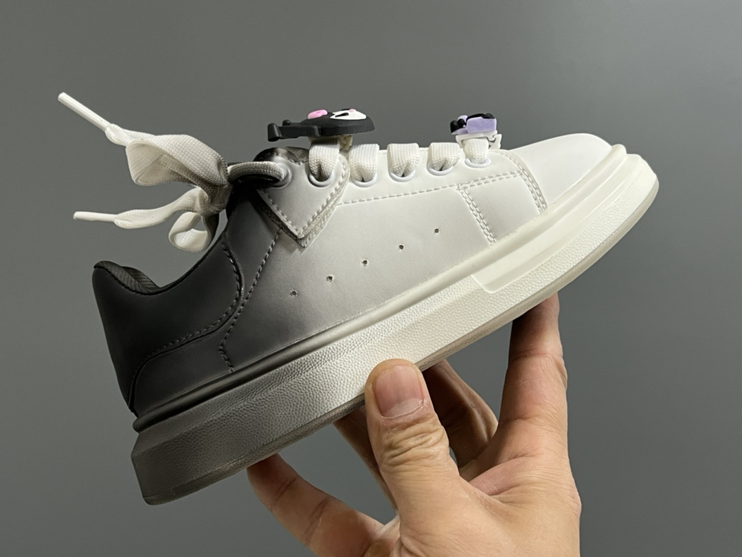 图片[6]-麦昆新款卡通魔术贴儿童板鞋 尺码：26-37码 精致可爱的小熊🐻挂件 经典麦昆款式❤️ 魔术贴设计，穿脱超级方便✌🏻 橡胶耐磨防滑大底✔️-选品中心