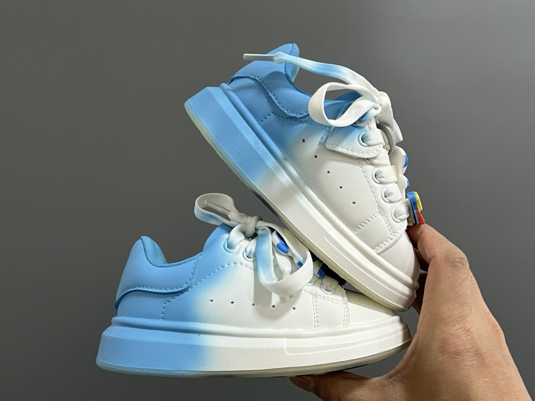 图片[9]-麦昆新款卡通魔术贴儿童板鞋 尺码：26-37码 精致可爱的小熊🐻挂件 经典麦昆款式❤️ 魔术贴设计，穿脱超级方便✌🏻 橡胶耐磨防滑大底✔️-选品中心