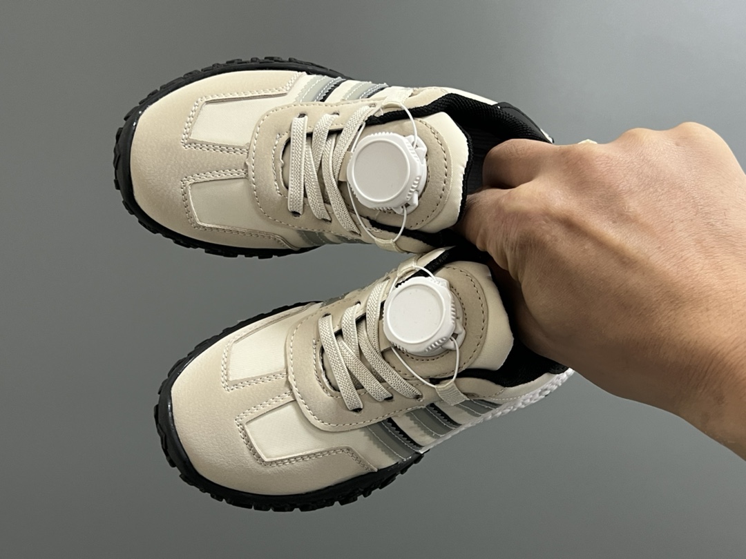 NO:339181,Special offer for the start of school season Adidas lock children's dad sneakers SIZE26-37 size classic three-stripe locks Daddy style design, versatile and fashionable High-quality fabric splicing, full texture, wear-resistant and non-slip tire bottom, excellent foot feeling, special offer, sneakers,19860909开学季特价 阿迪锁扣儿童老爹运动鞋 SIZE26-37码 经典三条纹锁扣 老爹款式设计,百搭又时髦 优质面料拼接,质感满满 耐磨防滑轮胎底,脚感超赞,特价款,sneakers,,Children's