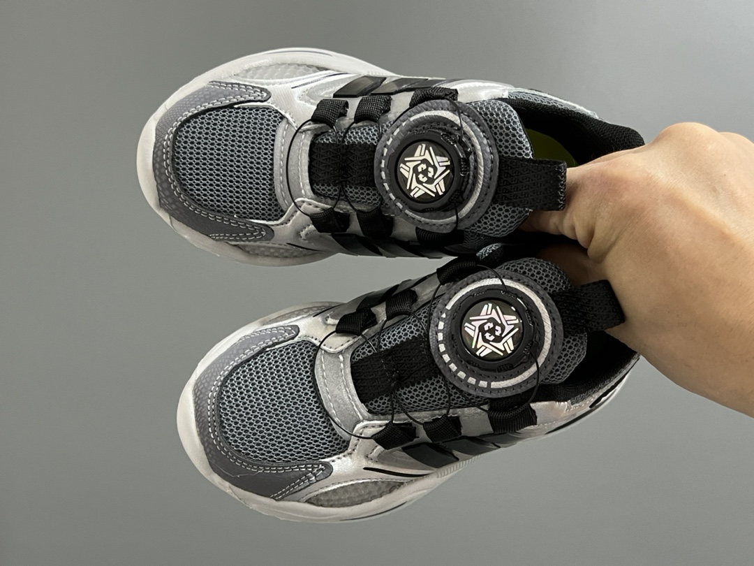 三叶草新款旋转扣网面儿童老爹鞋 尺码：28-37码 网面拼接设计，透气性极佳👍🏻 精致锁扣，穿脱方便✌🏻 耐磨防滑大底，脚感超赞✔️-选品中心