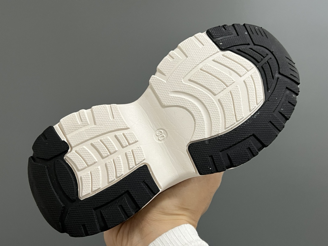 图片[5]-清仓价‼️‼️‼️ （不退不换，下单请注意⚠️） 巴家赵思露同款儿童亲子魔术贴老爹鞋 尺码：26-40（白银）26-38（银粉） 可爱的赵思露同款老爹 快来get✔️同款吧 透气性网面，舒适不闷脚☁️ 魔术贴设计，穿脱方便✌🏻 老爹款超级百搭❤️ 小脚麻麻可入🛒-选品中心