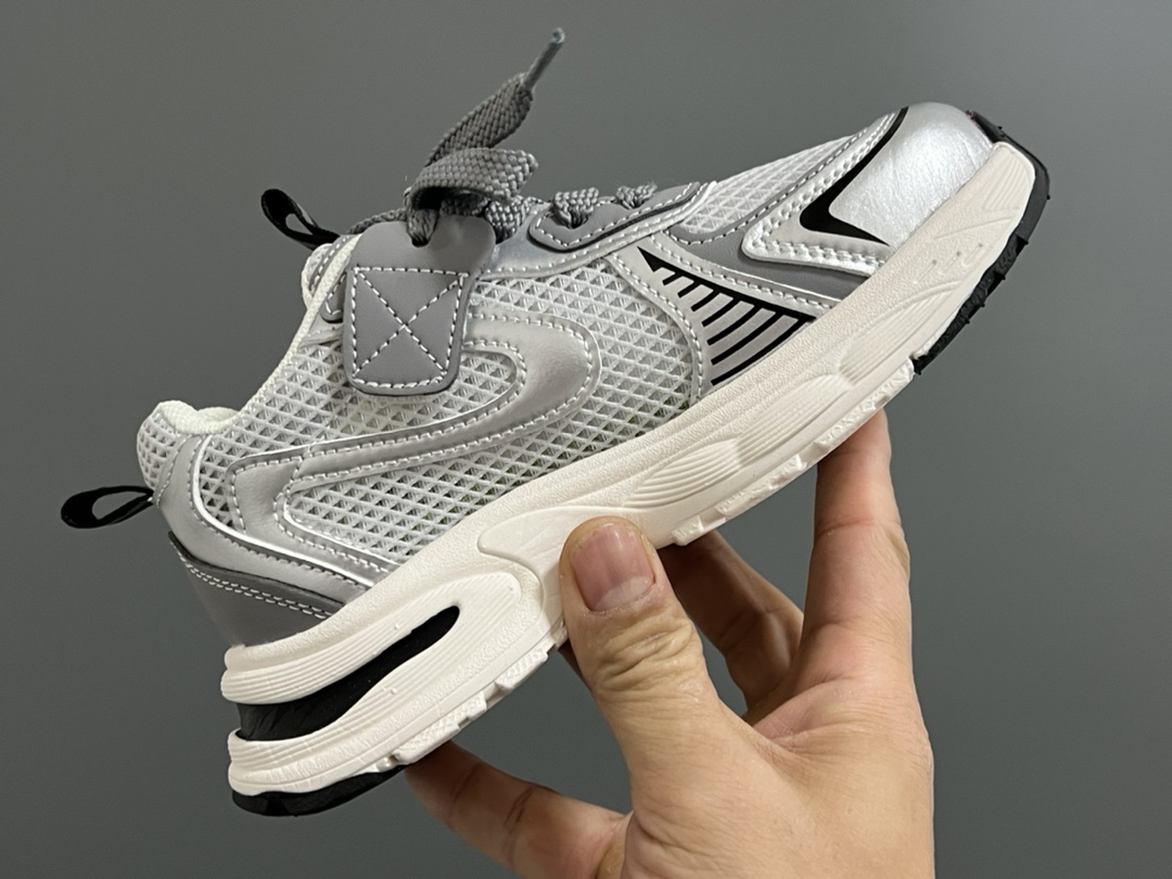 图片[6]-清仓价‼️‼️‼️ （不退不换，下单请注意⚠️） 巴家赵思露同款儿童亲子魔术贴老爹鞋 尺码：26-40（白银）26-38（银粉） 可爱的赵思露同款老爹 快来get✔️同款吧 透气性网面，舒适不闷脚☁️ 魔术贴设计，穿脱方便✌🏻 老爹款超级百搭❤️ 小脚麻麻可入🛒-选品中心