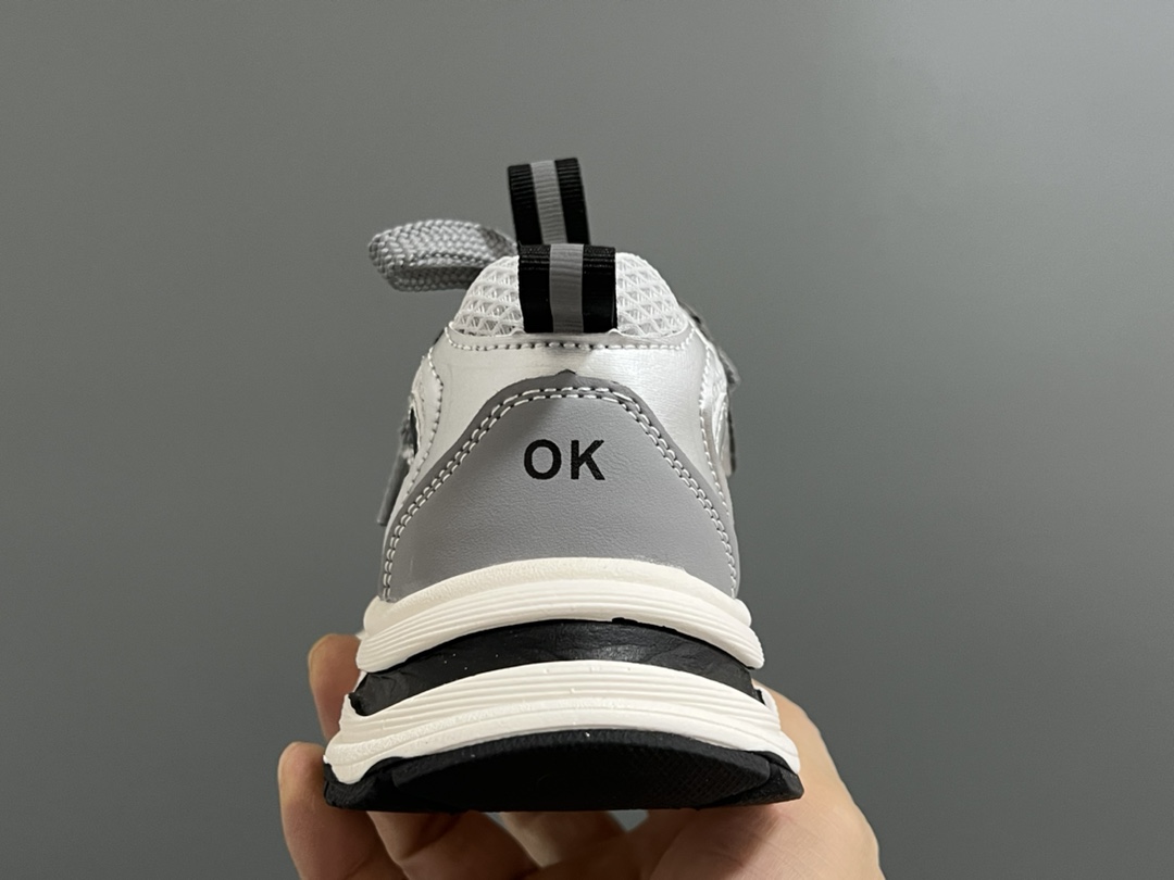 图片[7]-清仓价‼️‼️‼️ （不退不换，下单请注意⚠️） 巴家赵思露同款儿童亲子魔术贴老爹鞋 尺码：26-40（白银）26-38（银粉） 可爱的赵思露同款老爹 快来get✔️同款吧 透气性网面，舒适不闷脚☁️ 魔术贴设计，穿脱方便✌🏻 老爹款超级百搭❤️ 小脚麻麻可入🛒-选品中心