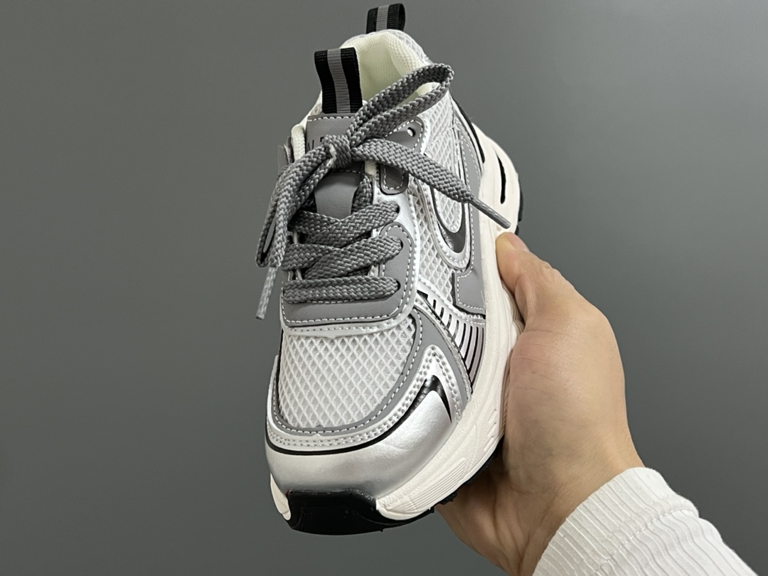 图片[3]-清仓价‼️‼️‼️ （不退不换，下单请注意⚠️） 巴家赵思露同款儿童亲子魔术贴老爹鞋 尺码：26-40（白银）26-38（银粉） 可爱的赵思露同款老爹 快来get✔️同款吧 透气性网面，舒适不闷脚☁️ 魔术贴设计，穿脱方便✌🏻 老爹款超级百搭❤️ 小脚麻麻可入🛒-选品中心