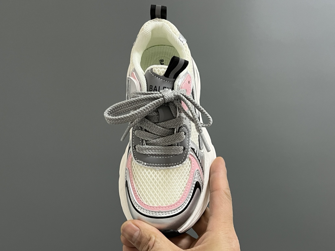 图片[8]-清仓价‼️‼️‼️ （不退不换，下单请注意⚠️） 巴家赵思露同款儿童亲子魔术贴老爹鞋 尺码：26-40（白银）26-38（银粉） 可爱的赵思露同款老爹 快来get✔️同款吧 透气性网面，舒适不闷脚☁️ 魔术贴设计，穿脱方便✌🏻 老爹款超级百搭❤️ 小脚麻麻可入🛒-选品中心