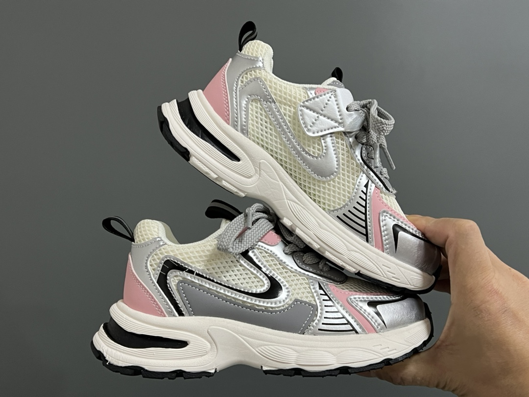 图片[9]-清仓价‼️‼️‼️ （不退不换，下单请注意⚠️） 巴家赵思露同款儿童亲子魔术贴老爹鞋 尺码：26-40（白银）26-38（银粉） 可爱的赵思露同款老爹 快来get✔️同款吧 透气性网面，舒适不闷脚☁️ 魔术贴设计，穿脱方便✌🏻 老爹款超级百搭❤️ 小脚麻麻可入🛒-选品中心