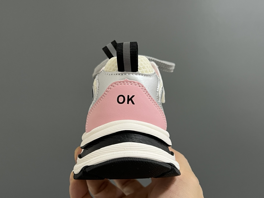 图片[7]-清仓价‼️‼️‼️ （不退不换，下单请注意⚠️） 巴家赵思露同款儿童亲子魔术贴老爹鞋 尺码：26-40（白银）26-38（银粉） 可爱的赵思露同款老爹 快来get✔️同款吧 透气性网面，舒适不闷脚☁️ 魔术贴设计，穿脱方便✌🏻 老爹款超级百搭❤️ 小脚麻麻可入🛒-选品中心