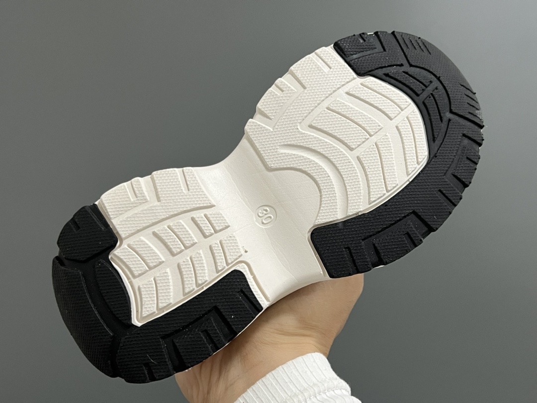 图片[5]-清仓价‼️‼️‼️ （不退不换，下单请注意⚠️） 巴家赵思露同款儿童亲子魔术贴老爹鞋 尺码：26-40（白银）26-38（银粉） 可爱的赵思露同款老爹 快来get✔️同款吧 透气性网面，舒适不闷脚☁️ 魔术贴设计，穿脱方便✌🏻 老爹款超级百搭❤️ 小脚麻麻可入🛒-选品中心