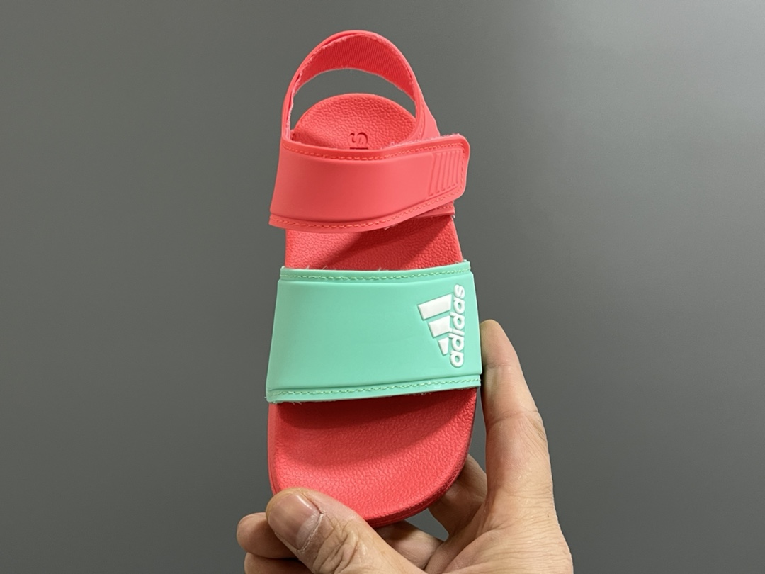 图片[8]-A家原单新款SANDAL沙滩儿童魔术贴凉鞋 尺码：26-35码 原单外贸订单❤️ 原厂鞋材鞋楦鞋盒🖤 超轻超薄超透气凉鞋☁️ 魔术贴设计，方便调节✔️ 海边沙滩露营，备一双都很方便✌🏻-选品中心