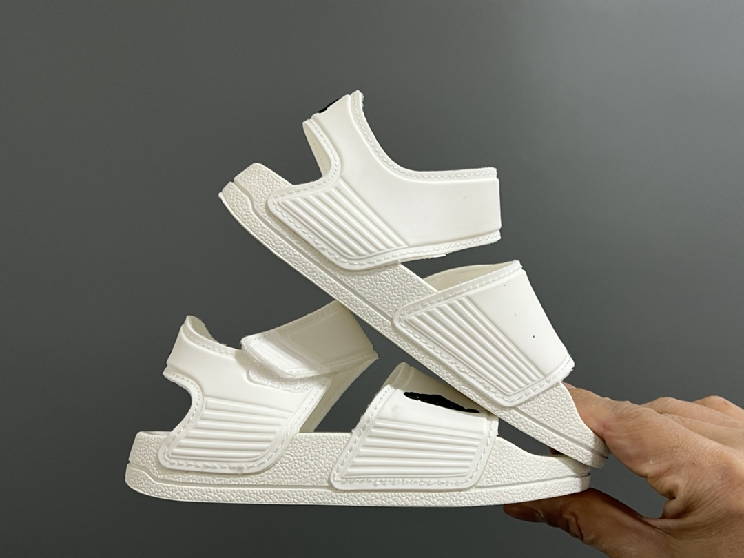 图片[9]-A家原单新款SANDAL沙滩儿童魔术贴凉鞋26-35码 原单外贸订单❤️超轻超薄超透气凉鞋☁️魔术贴设计，方便调节✔️ 海边沙滩露营，备一双都很方便✌🏻-选品中心