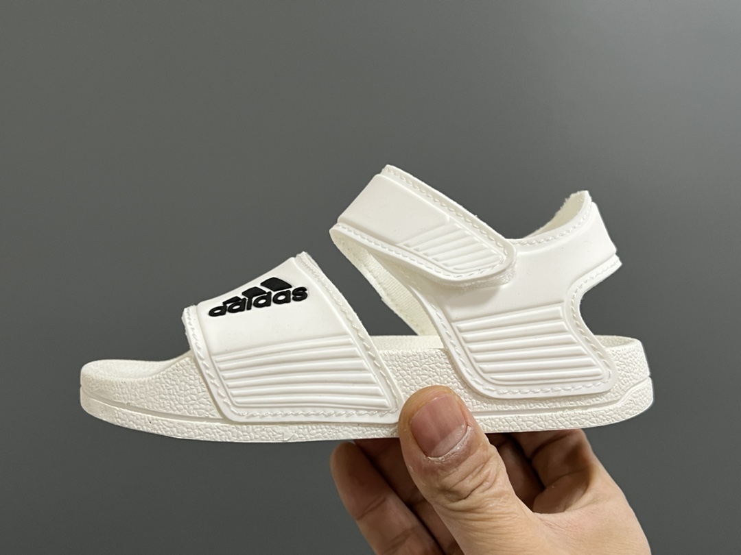 图片[4]-A家原单新款SANDAL沙滩儿童魔术贴凉鞋26-35码 原单外贸订单❤️超轻超薄超透气凉鞋☁️魔术贴设计，方便调节✔️ 海边沙滩露营，备一双都很方便✌🏻-选品中心