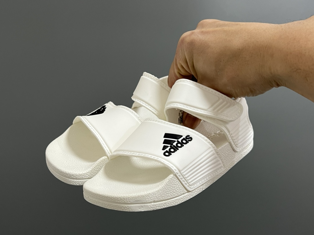 图片[2]-A家原单新款SANDAL沙滩儿童魔术贴凉鞋26-35码 原单外贸订单❤️超轻超薄超透气凉鞋☁️魔术贴设计，方便调节✔️ 海边沙滩露营，备一双都很方便✌🏻-选品中心