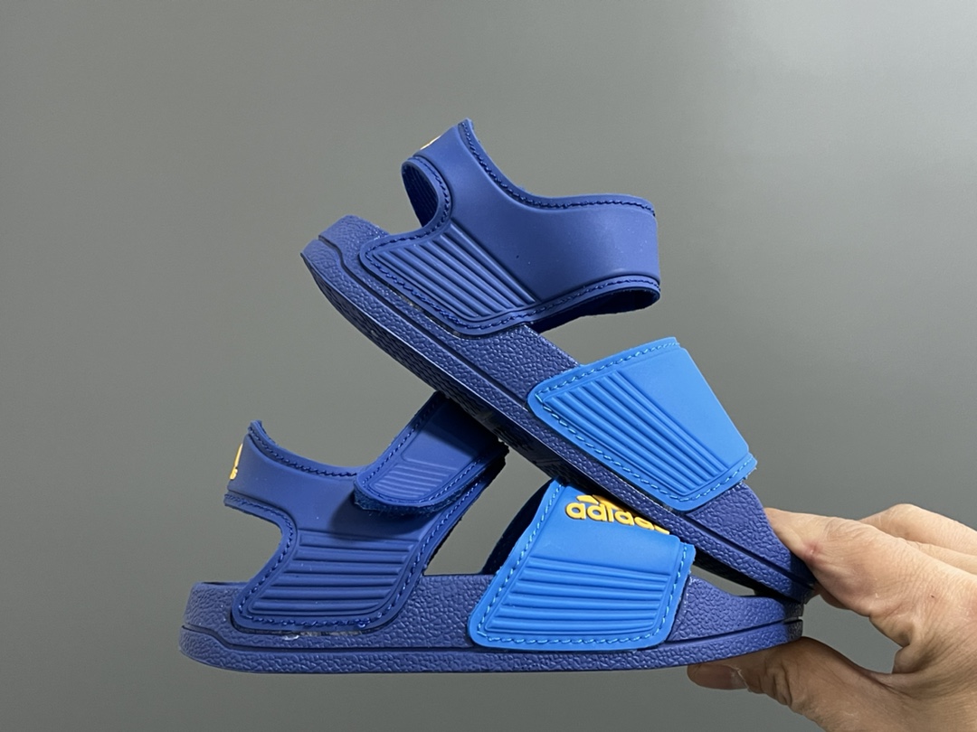 图片[9]-A家原单新款SANDAL沙滩儿童魔术贴凉鞋 尺码：26-35码 原单外贸订单❤️ 原厂鞋材鞋楦鞋盒🖤 超轻超薄超透气凉鞋☁️ 魔术贴设计，方便调节✔️ 海边沙滩露营，备一双都很方便✌🏻-选品中心