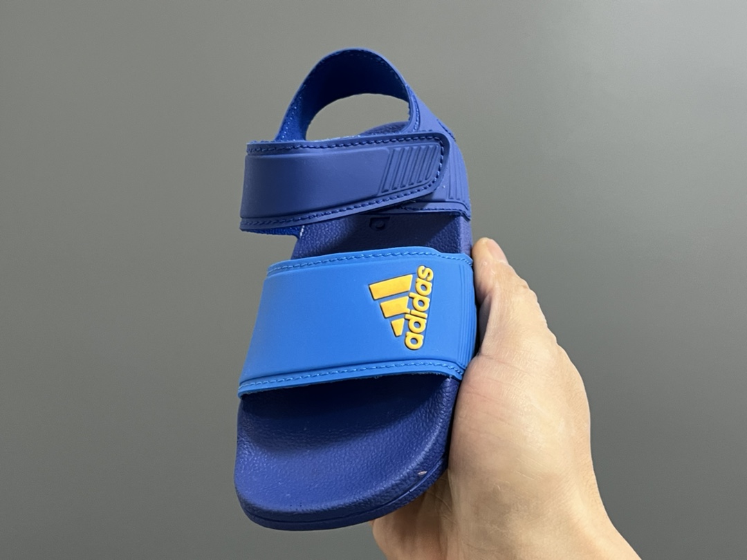 图片[3]-A家原单新款SANDAL沙滩儿童魔术贴凉鞋 尺码：26-35码 原单外贸订单❤️ 原厂鞋材鞋楦鞋盒🖤 超轻超薄超透气凉鞋☁️ 魔术贴设计，方便调节✔️ 海边沙滩露营，备一双都很方便✌🏻-选品中心